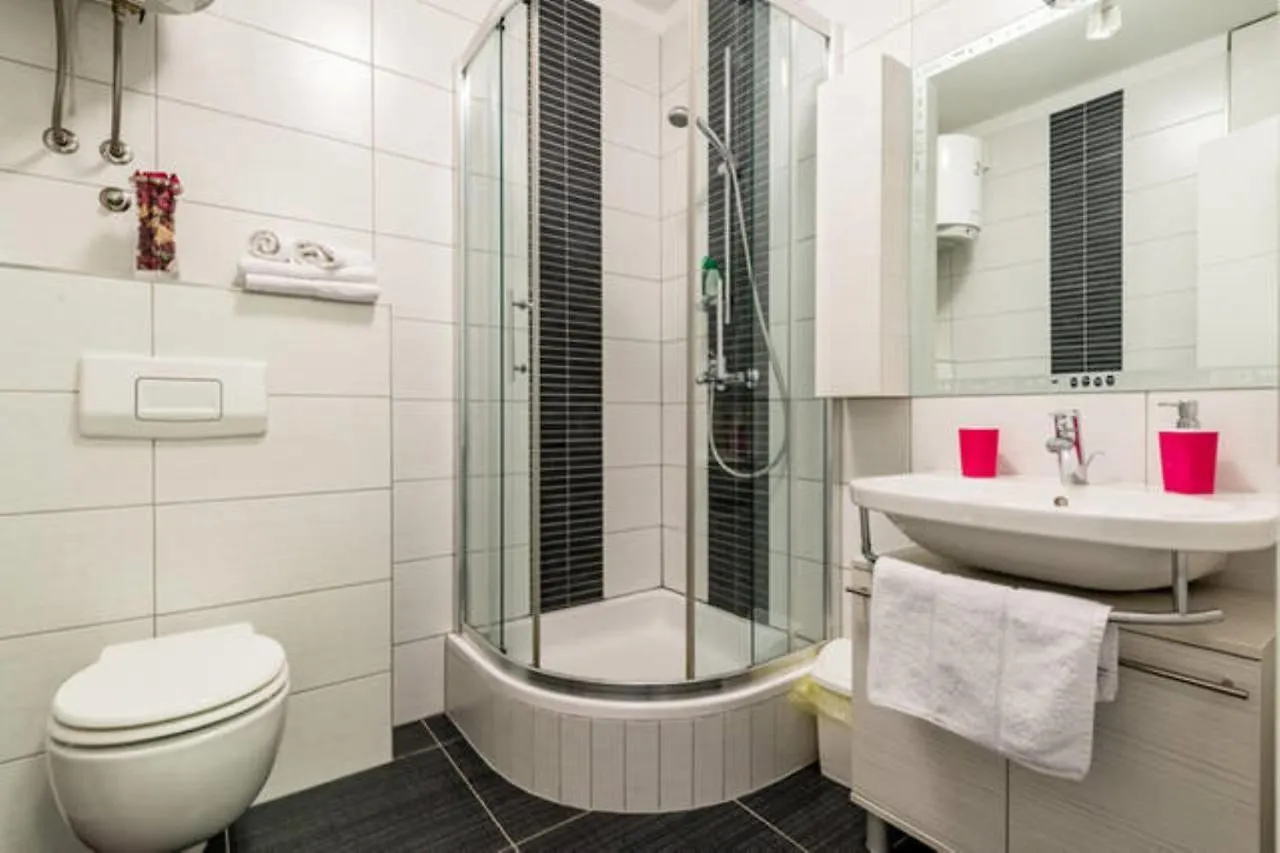 Near Beach Apartment Reno With Private Parking Σπλιτ 0*,