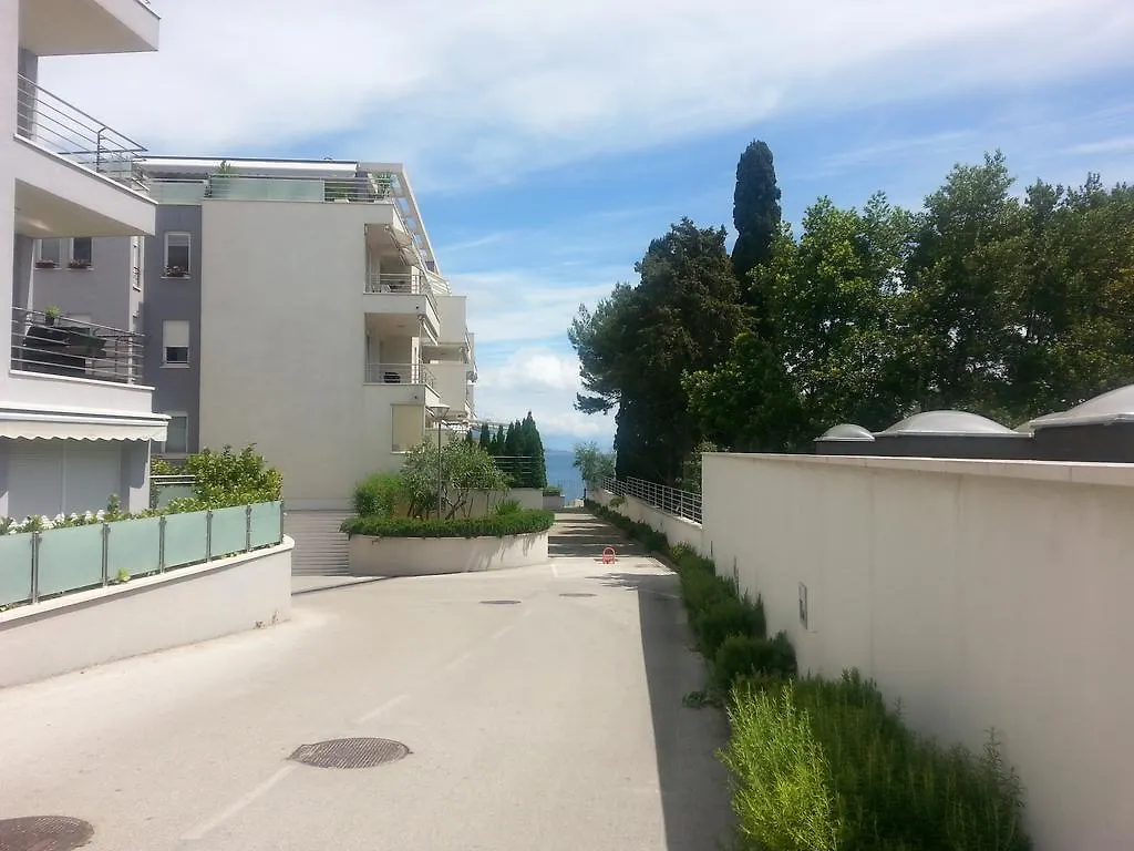 Near Beach Apartment Reno With Private Parking Σπλιτ Κροατία