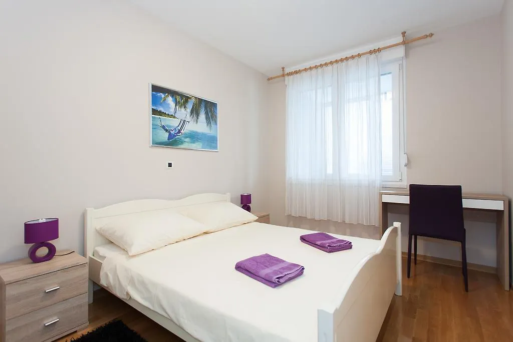 Near Beach Apartment Reno With Private Parking Σπλιτ