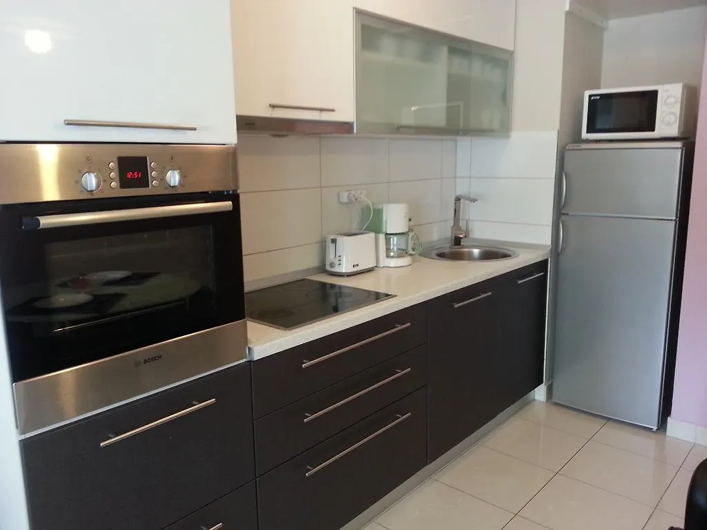 Near Beach Apartment Reno With Private Parking Σπλιτ Κροατία