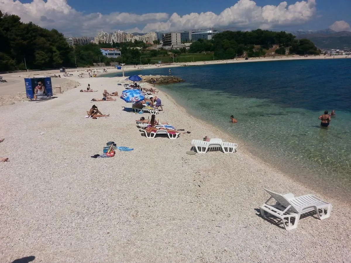 Near Beach Apartment Reno With Private Parking Σπλιτ 0*,