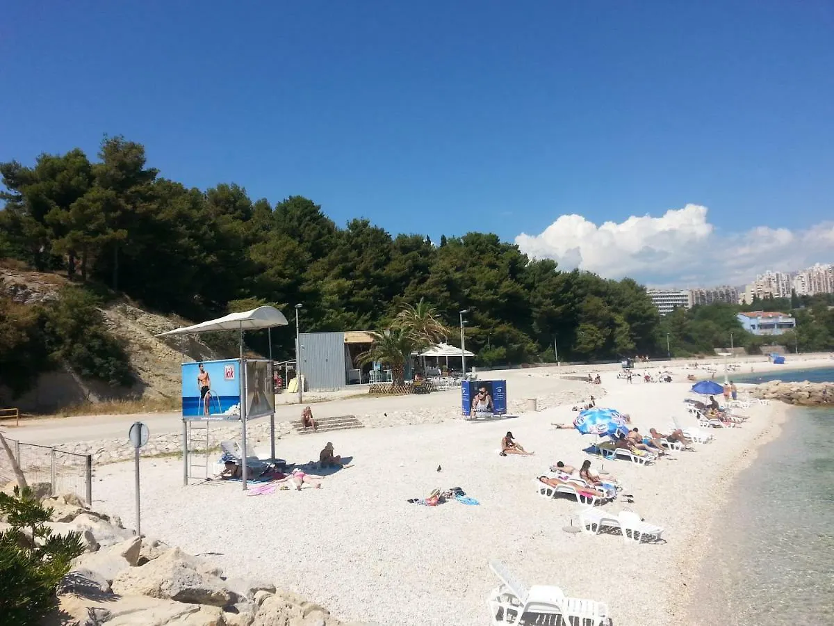 Near Beach Apartment Reno With Private Parking Σπλιτ