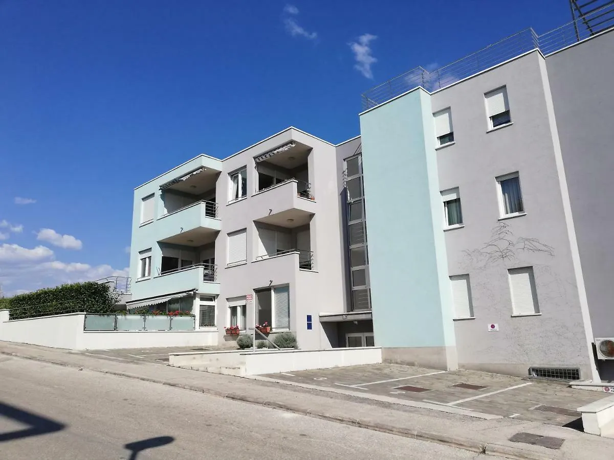 Near Beach Apartment Reno With Private Parking Σπλιτ Κροατία
